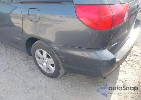 2010 Toyota Sienna Ce/Le z USA, uszkodzony, nr VIN 5TDKK4CC4AS325832